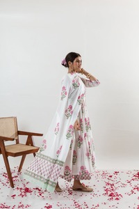 Gulabi Poppy Ensemble de costume de coquelicot de mode indienne de qualité haut de gamme Adultes Filles Comprend un pantalon Kurti en coton de soie Robe pakistanaise - Product Image 3