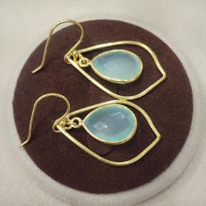 925 Sterling Silver Teardrop Cut Calcedony Boucles d'oreilles Unique Designer Naturel Plaqué Or À La Main pour Les Occasions De Fiançailles - Product Image 2