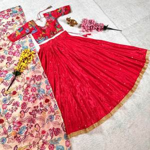 Esta temporada festiva usa Chinnon suave con hermoso espejo con estampado de Kalamkari y trabajo de piedra Fancy Lahenga Choli para mujer - Product Image 2