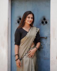 Premium Arca Work Gadhawal Chex Saree con algodón cosido Lucknowi Blusa Tamaño ajustable Venta al por mayor Ropa étnica Exportador - Product Image 6