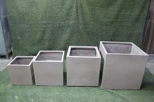 Elegante maceta cuadrada de FRP, maceta decorativa de fibra de vidrio, Boughpot de suelo clásico para uso hotelero de KNT Creations - Product Image 4