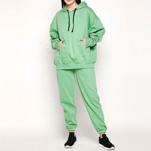 Haut court en coton biologique personnalisé pour femmes pantalon de jogging sweat 2 pièces jogging survêtement à capuche ensemble survêtement pour femmes - Product Image 1