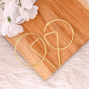 Lot de 25 paires de boucles d'oreilles en laiton plaqué or au design occidental unique. Bijoux de fiançailles de mariage à la mode pour les fêtes. - Product Image 2