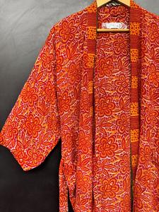 Robe kimono en soie crêpe pour femmes |   Robe à imprimé floral faite à la main avec taille élastique |   Vêtements de plage doux à col en V pour le printemps et l'été - Product Image 3