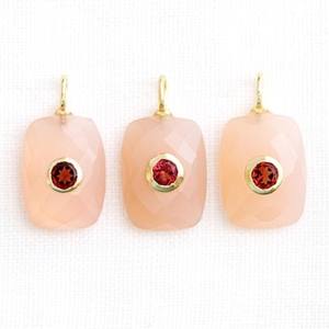 Calcédoine rose naturelle en forme de rectangle pendentif en pierre précieuse incrusté de double pierre pendentif plaqué or bijoux en pierre précieuse plaquée or - Product Image 1