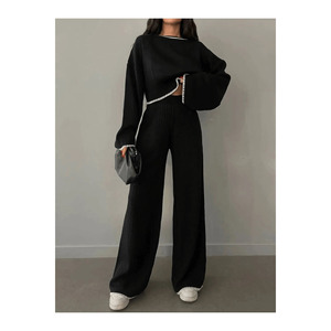 ชุดเซ็ตสองชิ้นถักนิตสีขาวอมเทาสำหรับผู้หญิง - Product Image 5