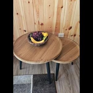 Table cylindrique ronde élégante en or conçue pour les chambres à coucher et les coins décoratifs avec un attrait intemporel - Product Image 2