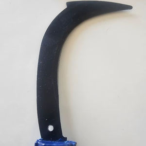 เครื่องมือเกษตรและสวนคุณภาพสูง เขียงตัดหญ้าพร้อมหินลับคม ใบมีด 11 นิ้ว ด้ามไม้/พลาสติก ชุบออกไซด์ดำ/สังกะสี 110 กรัม - Product Image 1