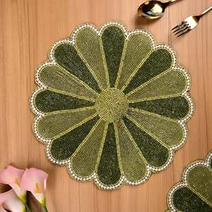 Alfombra de Diseño Bohemio con Forma de Flor, Hecha a Mano, con Cuentas y Reverso de Satén, Versátil y de Fácil Mantenimiento - Product Image 3