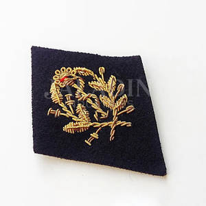 Parches Textiles Bordados a Mano con Hilo 3D Personalizados al por Mayor, Insignias Brillantes Bordadas en Tela de Lona para Uniformes - Product Image 1