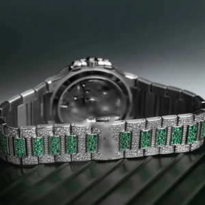 Montre pour homme personnalisée de luxe, étincelante, avec quartz moissanite VVS, entièrement sertie de diamants et de zircons, style business, verre 20 mm - Product Image 4
