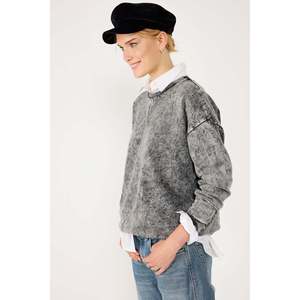 Sudadera Básica con Cuello Redondo y Lavado Ácido - Product Image 4