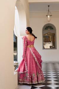 เครื่องเย็บลำดับ Lehenga และงานปักลายสีทองเย็บเต็มแผ่นมีคุณภาพส่งออกแบบอินเดีย - Product Image 2