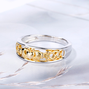 Bague pour femme Jeulia en argent sterling bicolore Claddagh avec zircon et perle - Product Image 6