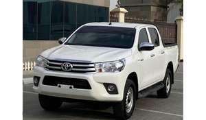 CAMIONETA HILUX 2022 USADA A BAJO PRECIO, TRACCIÓN EN LAS CUATRO RUEDAS, ASIENTOS DE CUERO, CONTROL DE CRUCERO, AUTOMÁTICA, 5 PLAZAS, CÁMARA TRASERA DE 360°, LUCES HALÓGENAS - Product Image 2