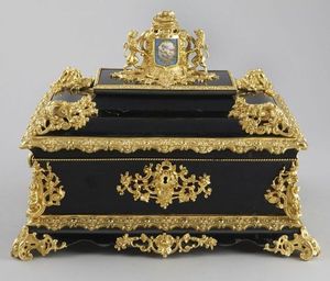 Boîte à bijoux carrée en aluminium de luxe au design accrocheur, finition noire et dorée, collection de qualité pour bagues et colliers - Product Image 1