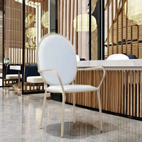 Chaise de salle à manger en cuir de style nordique moderne et luxueuse avec pieds en acier inoxydable, pliable, écologique, pour utilisation en restaurant