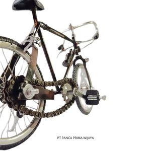 High Quality 25cm Antique Iron Miniature Racing Bike Movable Vintage Model Traditional Style Polished <b>Metal</b> <b>Crafts</b> Collectible - Product Image 3