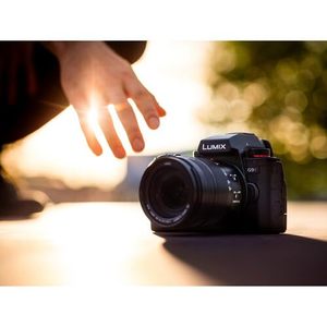 Appareil photo numérique hybride Micro Four Thirds 25,2 MP avec carte mémoire 64 Go, batterie de rechange, lecteur de carte, design compact et capteur CMOS CCD - Product Image 2