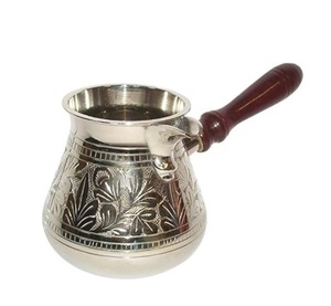 หม้อกาแฟโลหะสไตล์ตุรกีพร้อมด้ามจับไม้เป็นมิตรกับสิ่งแวดล้อมหม้อกาแฟโมร็อกโกแกะสลักโลหะแข็งหรูหราดีไซน์ใหม่ - Product Image 1