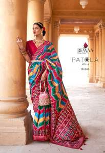 El último Sari de seda estampado Patola pesada de diseñador por Fab Zone - Product Image 2