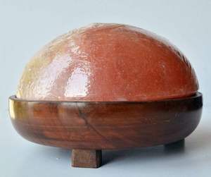 Lampe élégante à bol de sel de l'Himalaya à double dôme | Cristal rose sculpté à la main avec base en bois massif pour la décoration de la maison et du spa - Product Image 4