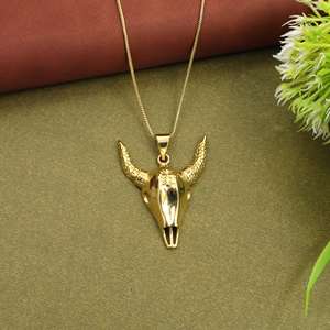 สร้อยคอจี้รูปหัวกะโหลกกระทิงทอง เครื่องประดับแฟชั่นสำหรับผู้ชาย |   สร้อยคอจี้ทองเหลืองสำหรับขายส่ง - Product Image 1