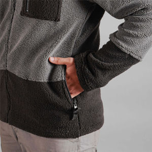 Venta al por mayor de chaqueta Polar de camuflaje de primavera para hombre personalizado al aire libre impermeable a prueba de viento con bolsillos delanteros con cremallera - Product Image 2