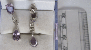 Boucles d'oreilles pendantes en or blanc avec améthyste - Product Image 1