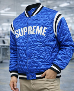 Chaqueta Bomber Varsity Acolchada Personalizada para Hombre, Chaqueta de Béisbol de Satén con Cierre de Botones a Presión, Cuello Acanalado - Product Image 6