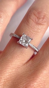 Anillo de compromiso de diamantes de corte princesa de 7mm | Pave Band Solitario | Plata esterlina chapada en oro de 18 quilates Boda nupcial minimalista Fine - Product Image 2