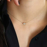 Collier en or massif 18 carats à quatre pierres avec grappe de diamants Chaîne fine en or pour femmes Bijoux naturels avec lunette en solitaire certifiée IGI