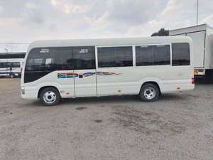 Toyota COASTER USADA RECIENTEMENTE, Interior Oscuro, Transmisión Manual - Product Image 2