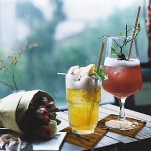 Elegant Four-Pack <b>Wood</b> Resin Coasters Durable Heat-Resistant Square Design for Kitchen Decor Coffee <b>Tables</b> Dining <b>Mats</b> Pads - Product Image 5