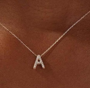 Collar con Letra Inicial Personalizada de Moissanita para Mujer y Hombre, Elegante Colgante Personalizado, Regalo para Ella, Amuleto con Letra del Alfabeto Personalizable - Product Image 2