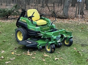 Cortadora de Césped John Deere Zero Turn 26034 con Motor Briggs & Stratton de 12 V, Fácil Mantenimiento - Product Image 2