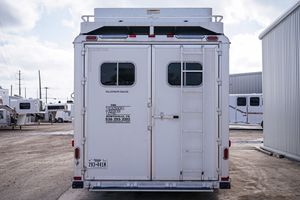 Remolque Blanco de 2 Ejes para Ganado con Pared Lateral Desmontable y Múltiples Compartimentos para el Transporte de Caballos, Vacas, Ovejas y Cerdos - Product Image 2