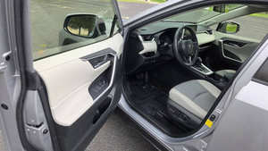 Voiture d'occasion de qualité à prix abordable, Toyota RAV4 Hybride XLE Premium 2021, conduite à gauche - Product Image 4