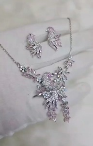 Conjunto de Colgante de Diseño de Primera Calidad con Diamantes Americanos para Mujer, Perfecto para Fiestas, Uso Diario y Casual, Diseño de Pájaro - Product Image 3