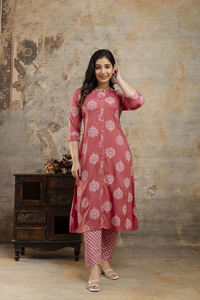 Nueva moda última ropa informal india tradicional algodón Kurti pantalón señoras Kurta conjuntos al por mayor de La India - Product Image 4