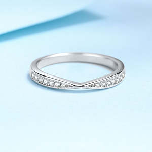 Anillos de Boda Modernos de Plata de Ley 925 con Engaste de Moissanita Curvada en Forma de Chevron, Apilables, Media Eternidad - Product Image 3