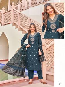 Soie romaine lourde avec broderie et travail manuel avec ensemble de dupatta kurti en soie - Product Image 2