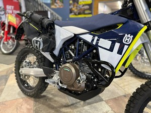 NUEVA Husqvarna <span class=keywords><strong>Enduro</strong></span> 701 2026, Motocicleta Doble Propósito - Product Image 6