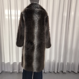 <span class=keywords><strong>Cappotto</strong></span> <span class=keywords><strong>Lungo</strong></span> in Finta <span class=keywords><strong>Pelliccia</strong></span> Marrone e Argento per Donna, Giacca Invernale Calda di Media Lunghezza - Product Image 2