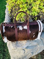 Sac de sport en cuir de vachette véritable Bagage de voyage Weekender à la mode avec logo personnalisé et motif bonbon Option cadeau à coiffer