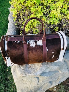 Bolsa de lona de cuero genuino de piel de vaca Equipaje de viaje de fin de semana de moda con logotipo personalizado y opción de regalo con patrón de caramelo - Product Image 4