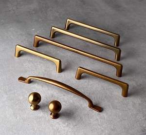 Poignée de tirage en laiton pour portes d'armoires de cuisine avec finition durable, design moderne, options personnalisables, utilisation intérieure, toutes saisons - Product Image 4