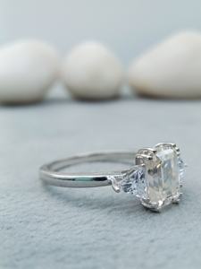 Joyería fina de oro amarillo sólido de 10K, anillo de compromiso de diamante de corte esmeralda cultivado en laboratorio blanco de 2,5 CT, conjunto de boda con certificado GIA - Product Image 3