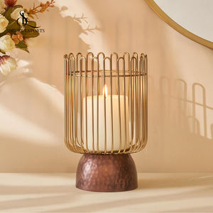 Bougeoir ouragan en métal avec une base en métal antique cuivre ensemble de 2 parfait pour la décoration vintage et moderne." - Product Image 1