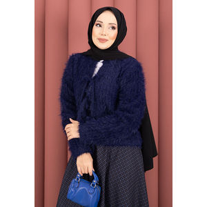 เสื้อคลุมคาร์ดิแกนกำมะหยี่สีน้ำเงินกรมท่าแบบสบายๆ ของ Vera พร้อมเชือกผูกด้านหน้า ปักลายผ้าขนสัตว์ ยาวพิเศษ พิมพ์ลายฤดูใบไม้ผลิ ตกแต่งด้วยกระดุม - Product Image 1
